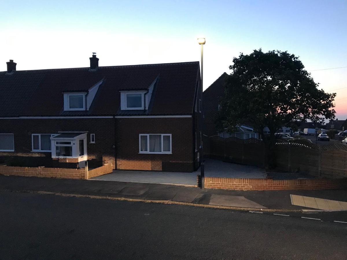 Whitby Spacious Rugby Field Cottage With Off-Street Parking And Ev Fast Point For Electric Cars Exterior foto