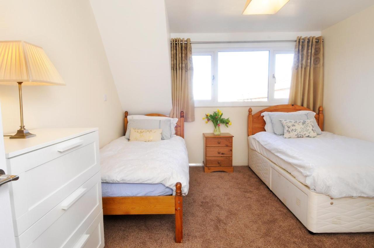 Whitby Spacious Rugby Field Cottage With Off-Street Parking And Ev Fast Point For Electric Cars Exterior foto