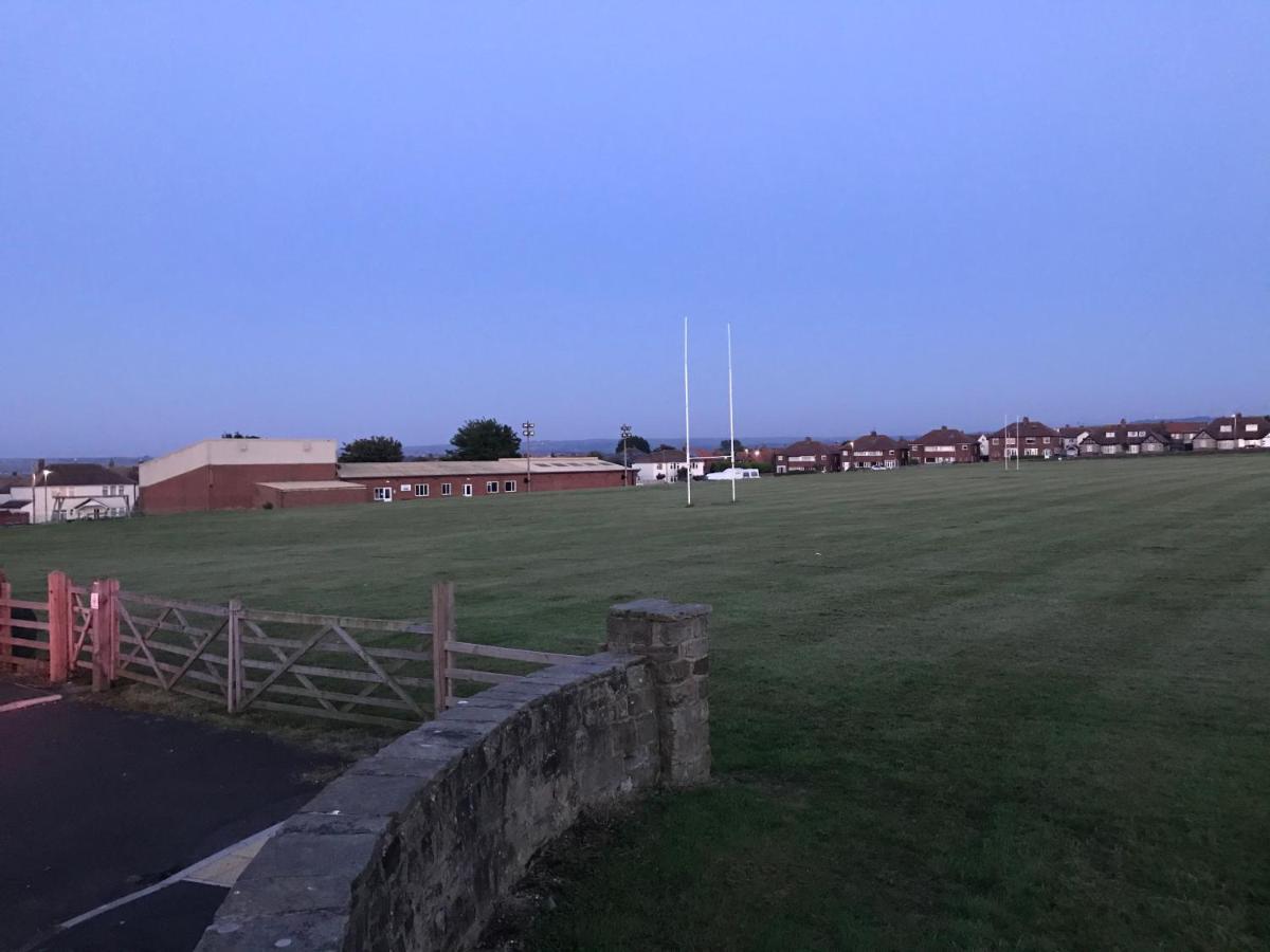 Whitby Spacious Rugby Field Cottage With Off-Street Parking And Ev Fast Point For Electric Cars Exterior foto