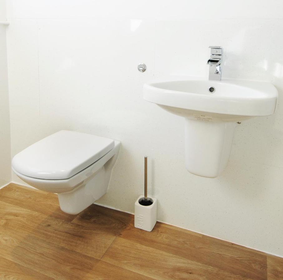 Whitby Spacious Rugby Field Cottage With Off-Street Parking And Ev Fast Point For Electric Cars Exterior foto