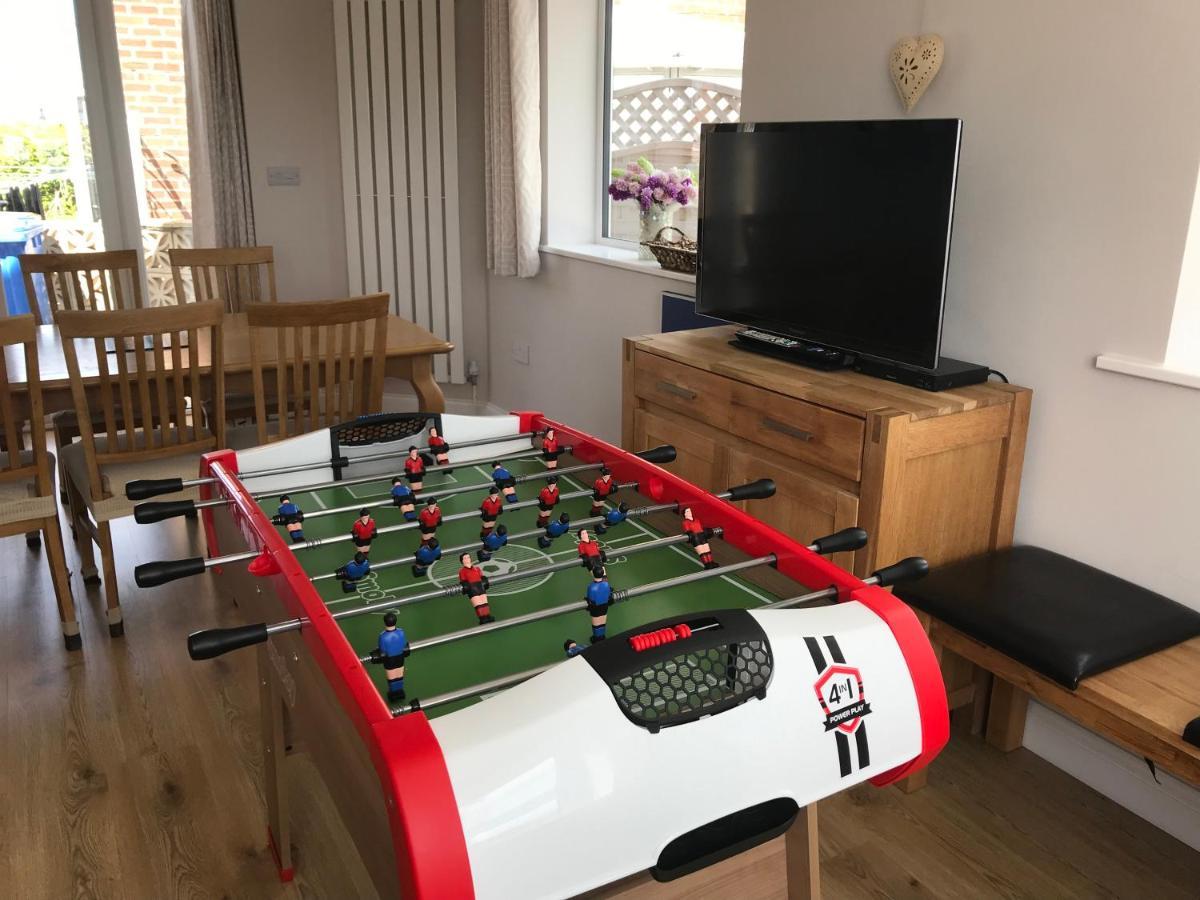 Whitby Spacious Rugby Field Cottage With Off-Street Parking And Ev Fast Point For Electric Cars Exterior foto